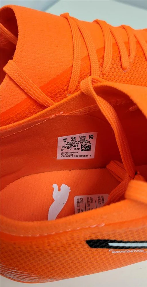 Christian Pulisic Autograph Signed Orange Puma Ultra Cleats ~ Beckett Bas
