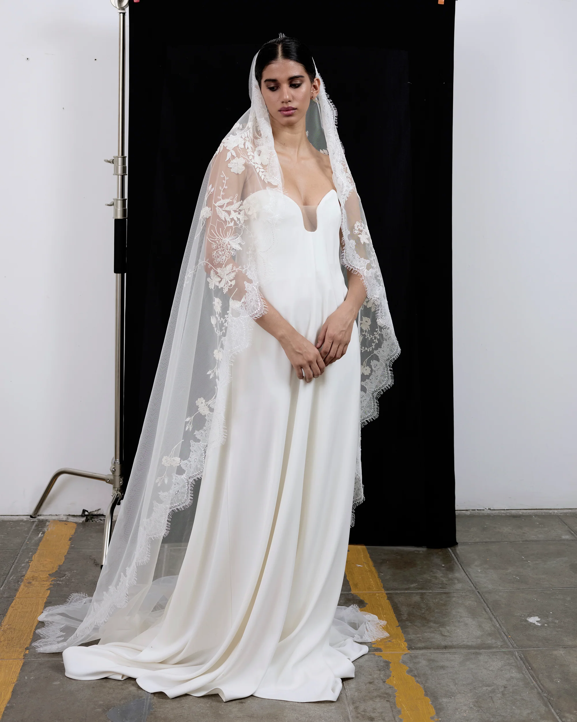 Bianca Floral Embroidery Veil