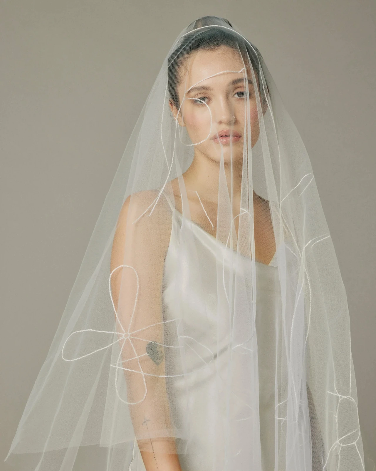 Gaze .- Kit Agar Wedding Veil Collab