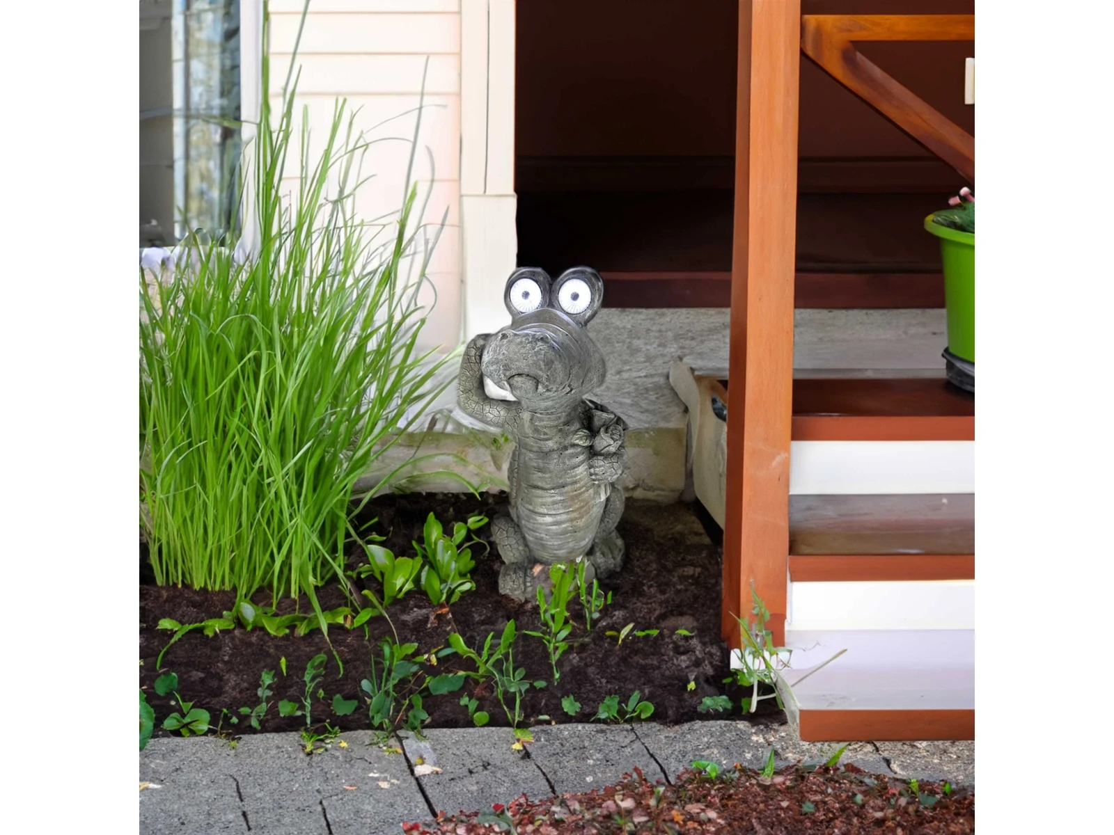 Galt International Romeo Crocodile Solar Led Garden Statue 17.3"