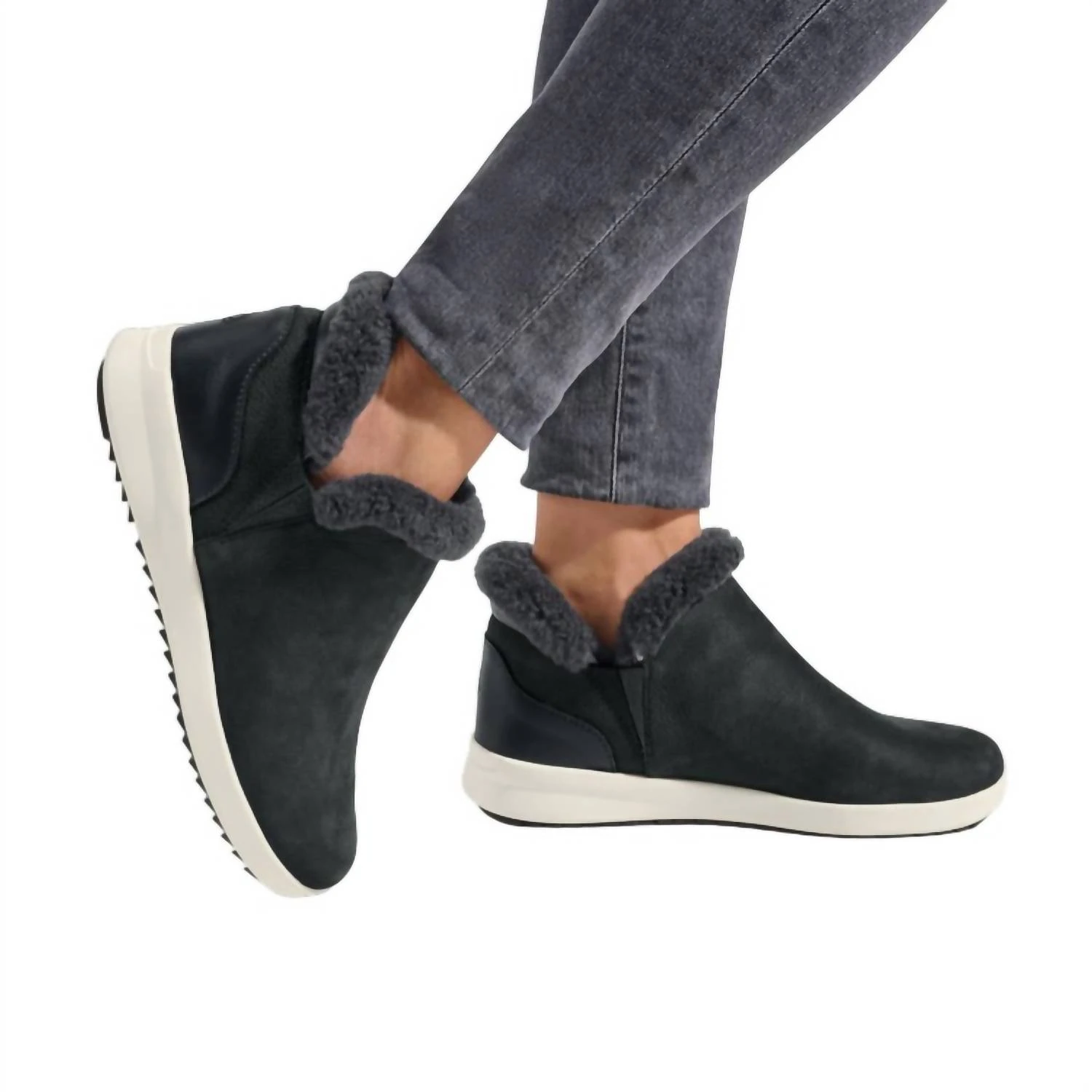 Olukai Women’s Chelsea Booties - Us9