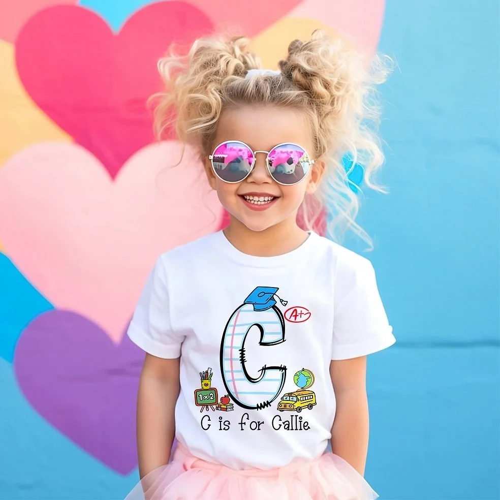 Personalisierte Doodle Apple Pencil Letter 100% Baumwolle Unisex T-shirt Mit Initiale Und Name Zurück Zu Schule Aktivität Zubehör Geschenk Für Jungen – Callie