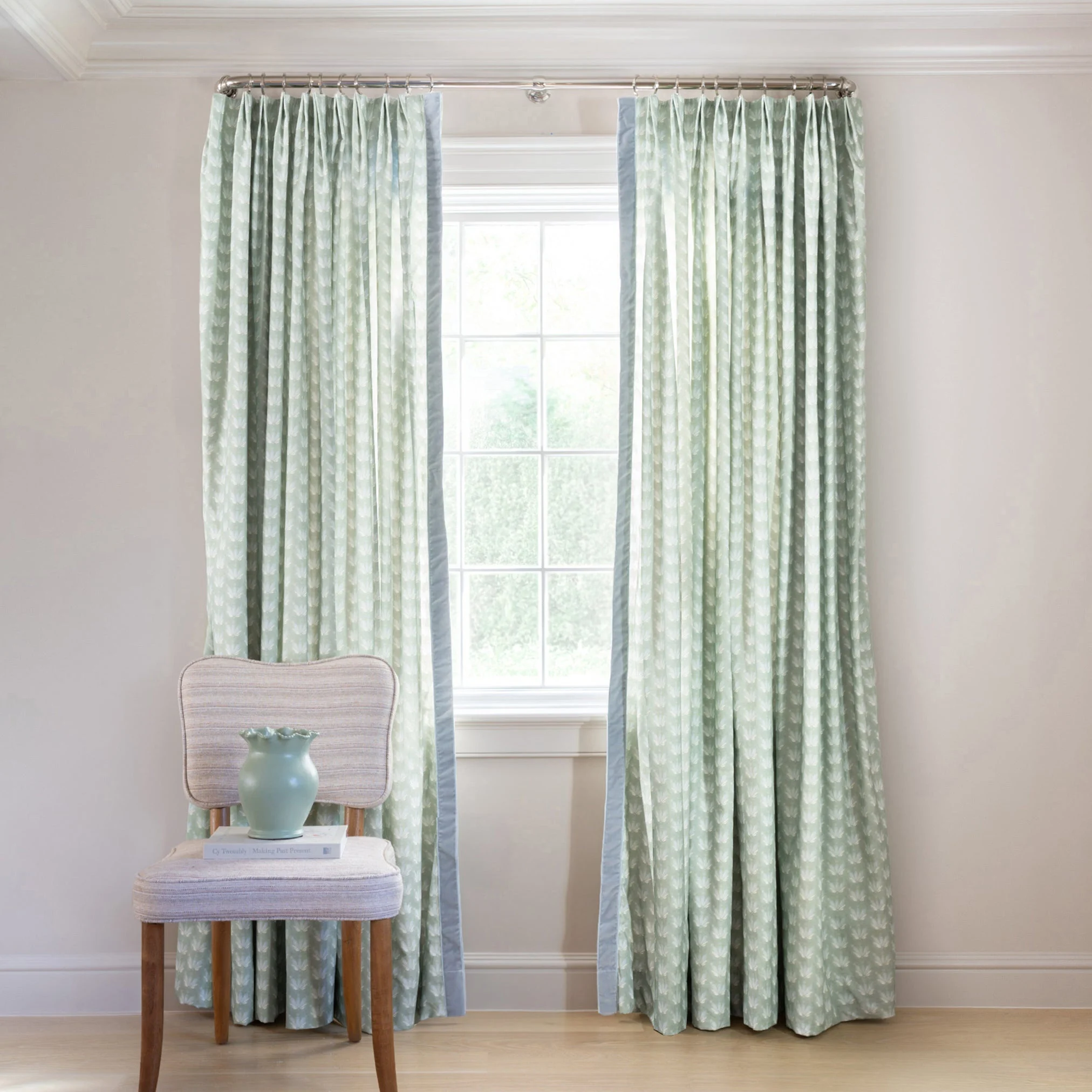 Serena Sea Salt Pinch Pleat - 25"/medium/side: Luxe Trim
