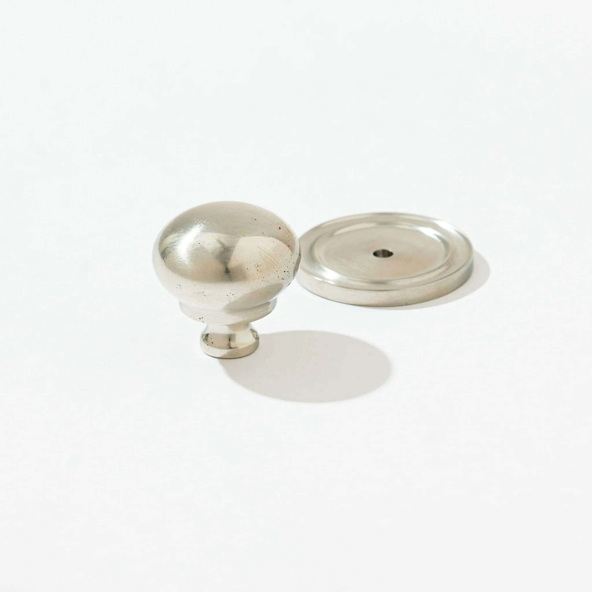 Pembroke Knob - White Bronze/1-1/4"