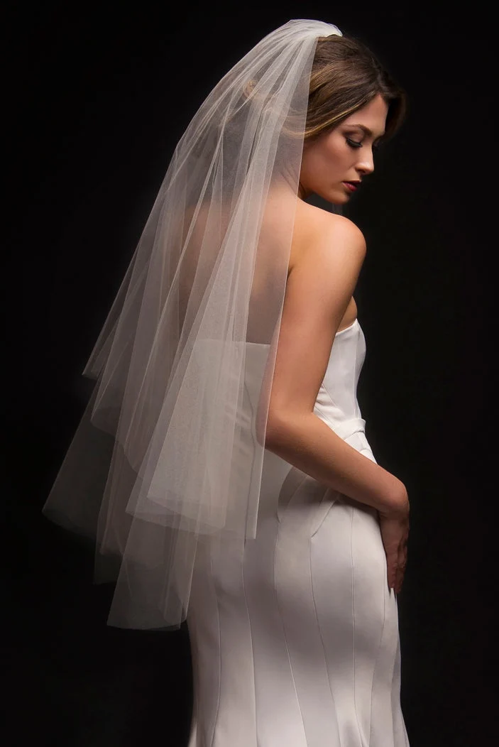 1601 Two-tier Plain Fingertip Veil - Sparkle Light Ivory