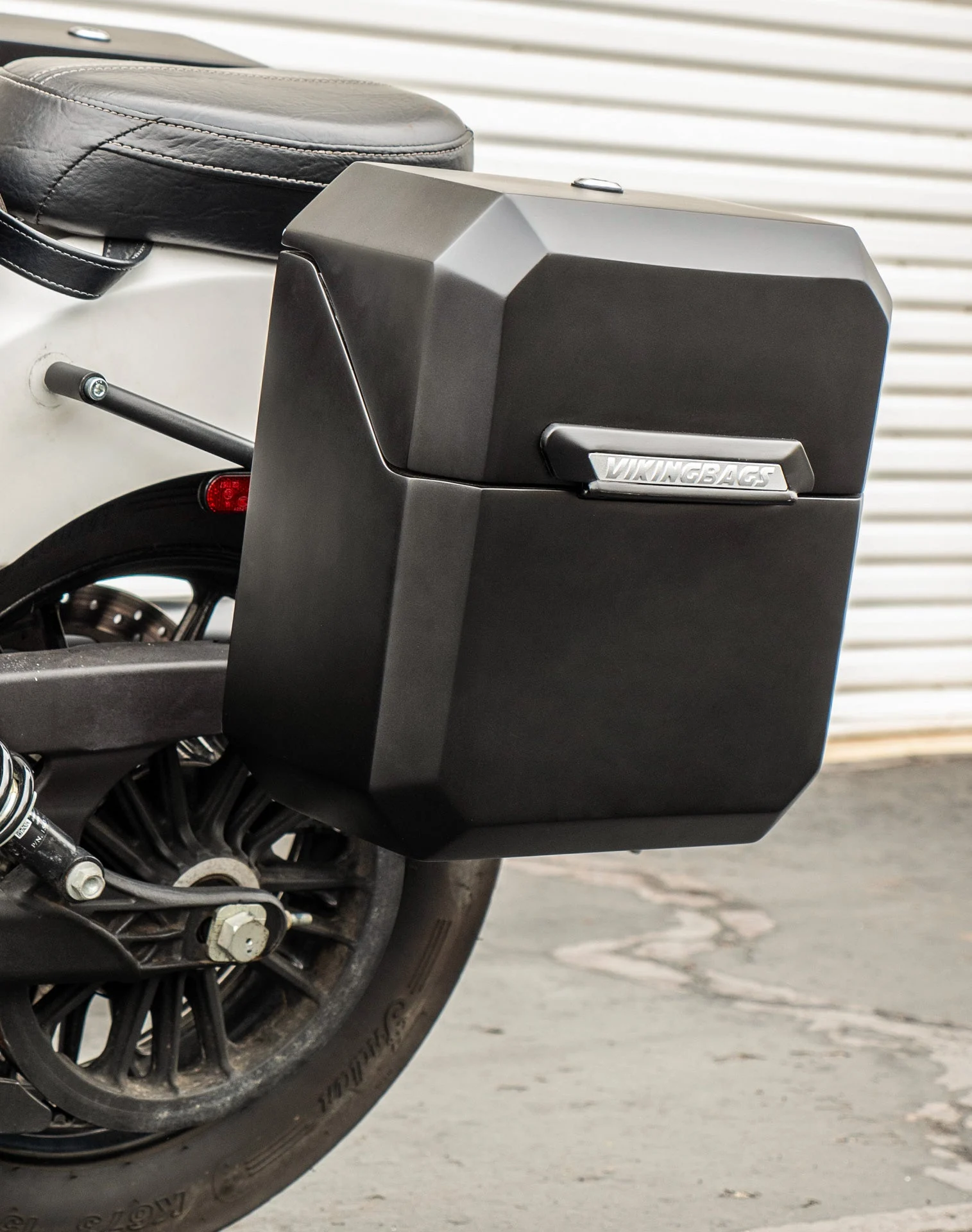 30l Outlaw Quick-mount Medium Indian Scout Sixty Matte Hard Saddlebags