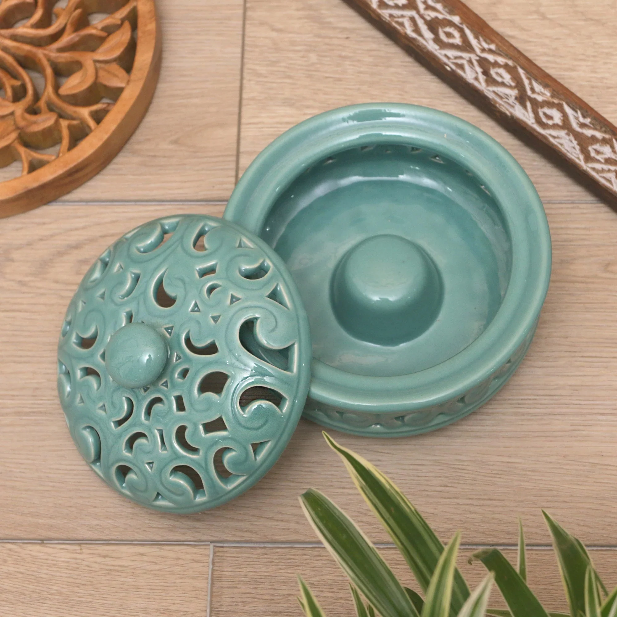 Traditional Porcelain Mosquito Coil Holder Handmade In Bali - Flowing Calm