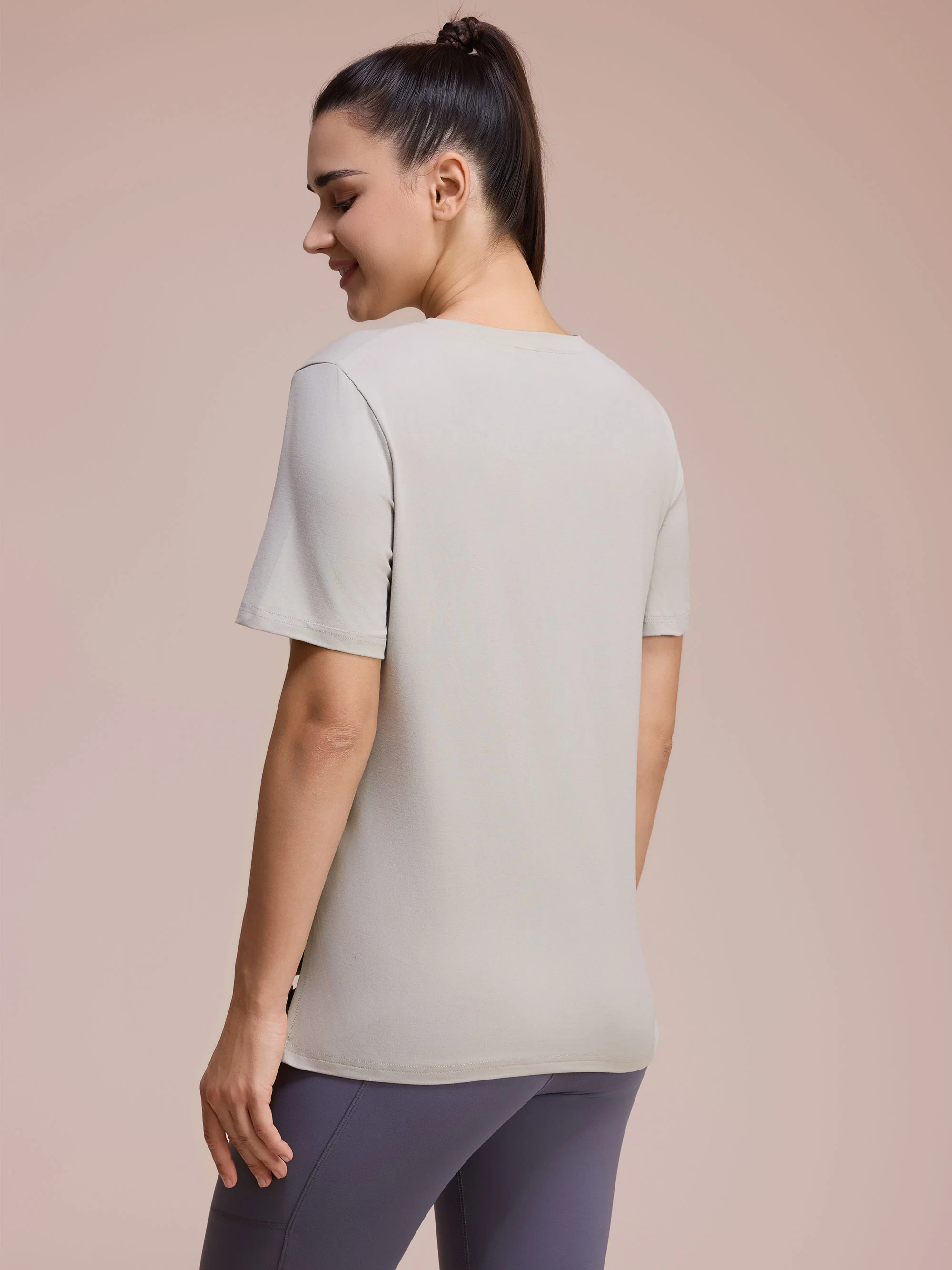 Showitty Comfy V-neck Short Sleeve Tee - Loose Fit Women's Everyday Top For Lounging, Travel, Or Layering - White/xl