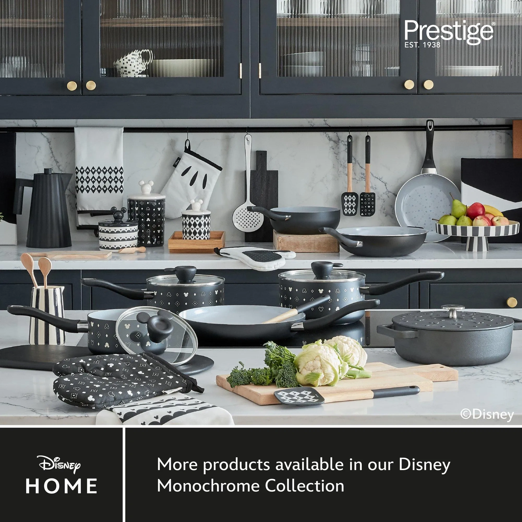 Mickey Mouse Cookware Set – 5 Pieces & Free Apron
