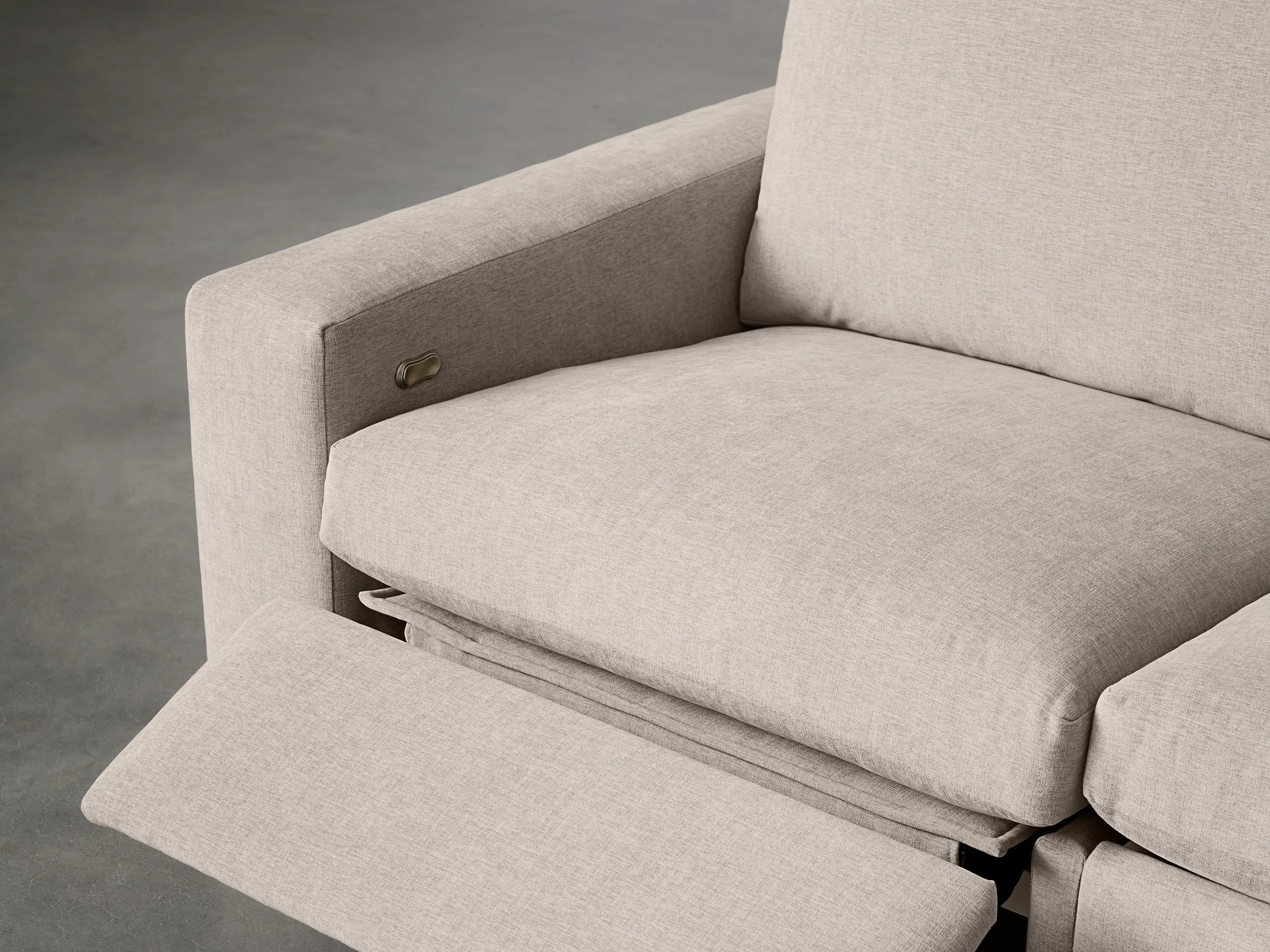 Kipton Wide Arm Four-piece Motion Modular Sofa - Beacon Natural