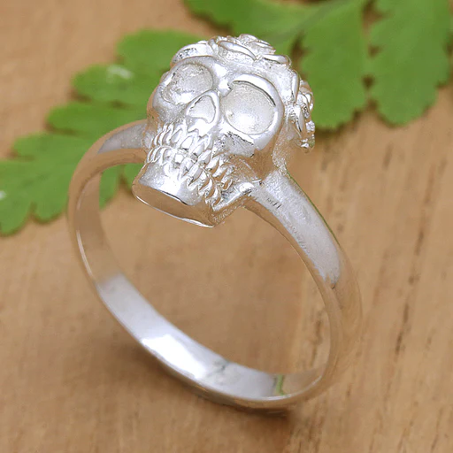 Unisex Sterling Silver Skull Cocktail Ring Crafted In Bali - Skull Queen - 7 (member)