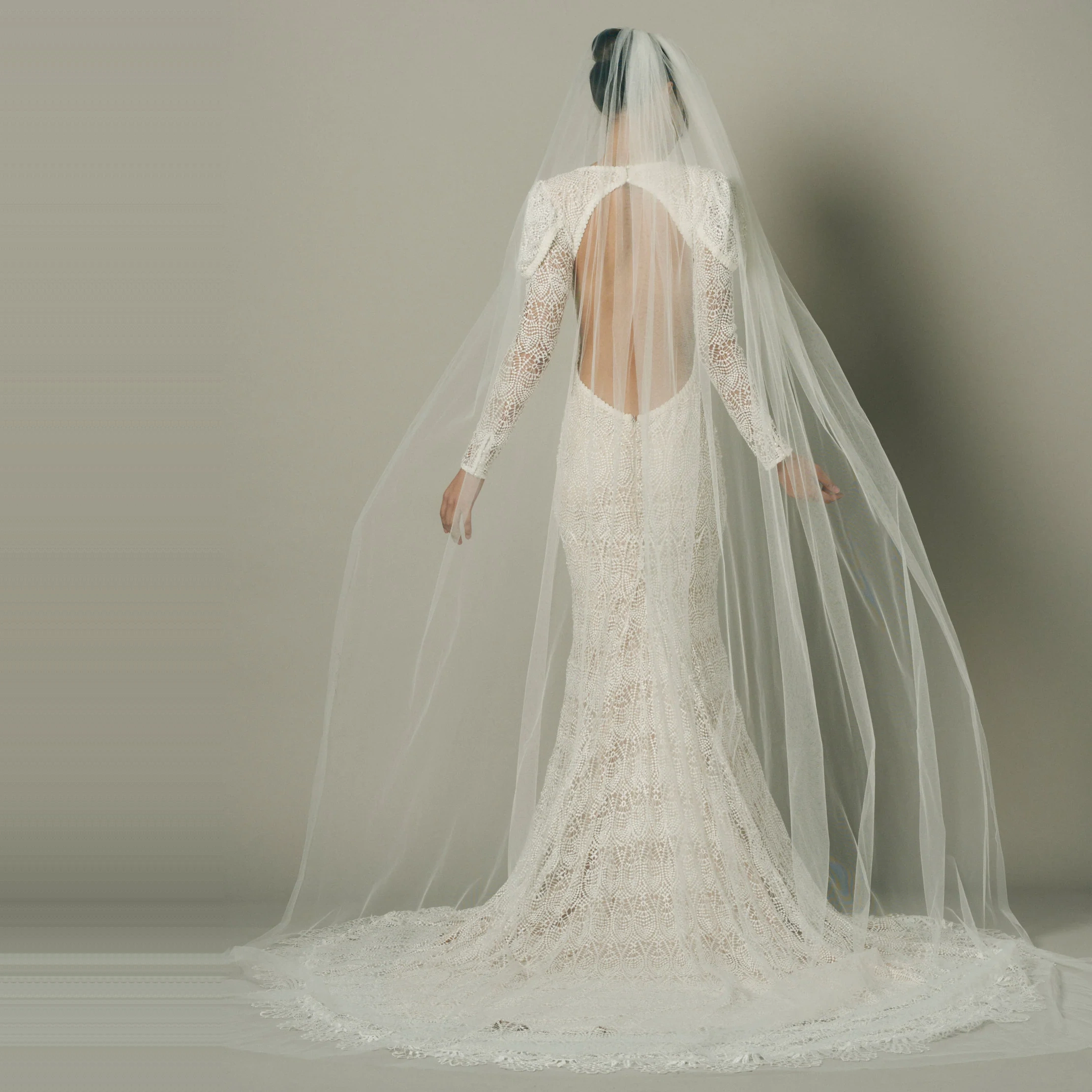 Raw Edge - Off White/90" / 228 Cm Chapel + 30" / 76 Cm Blusher/english Tulle