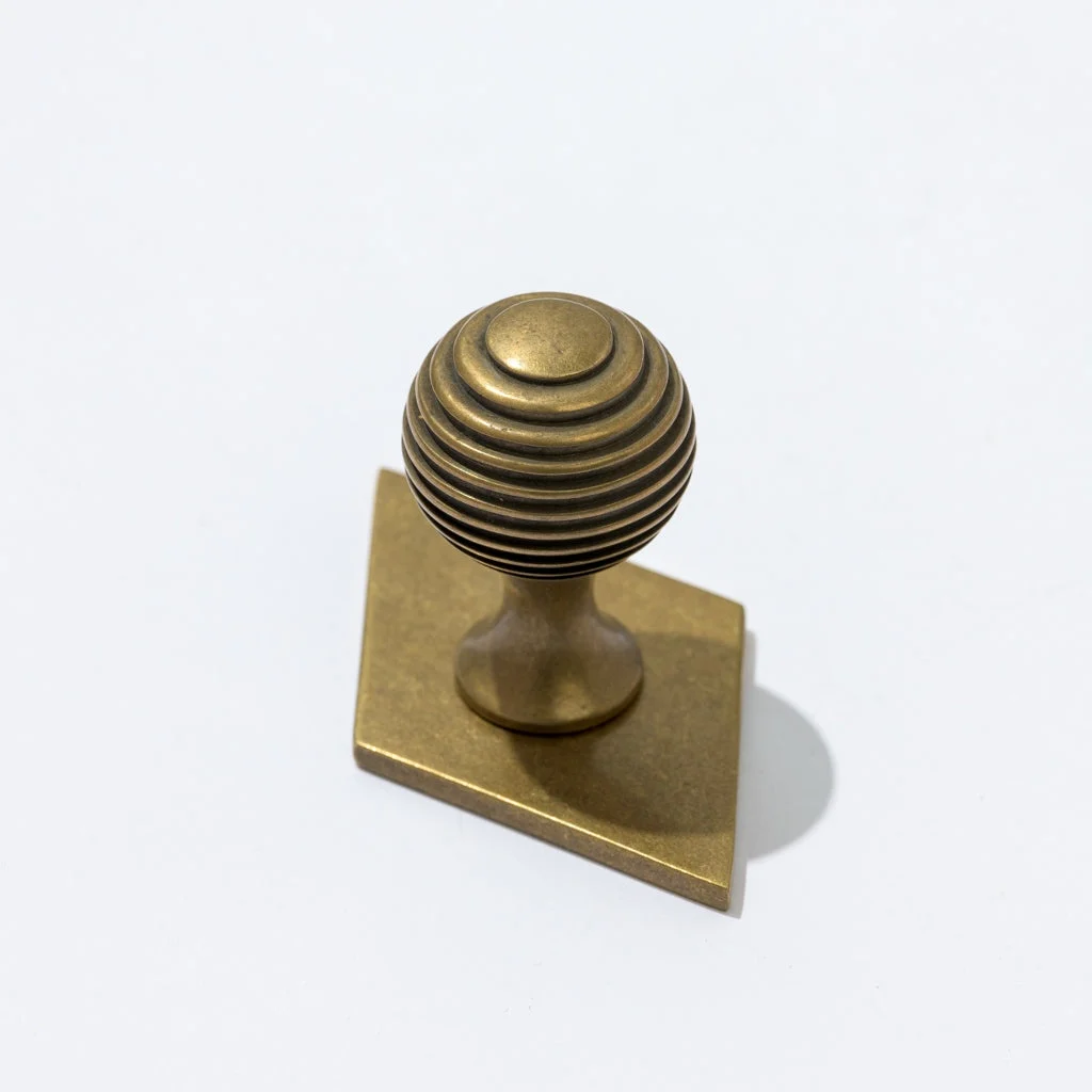 Edit 1 Inch Beehive And Rhombus Backplate Set - Burnished Brass/satin Brass