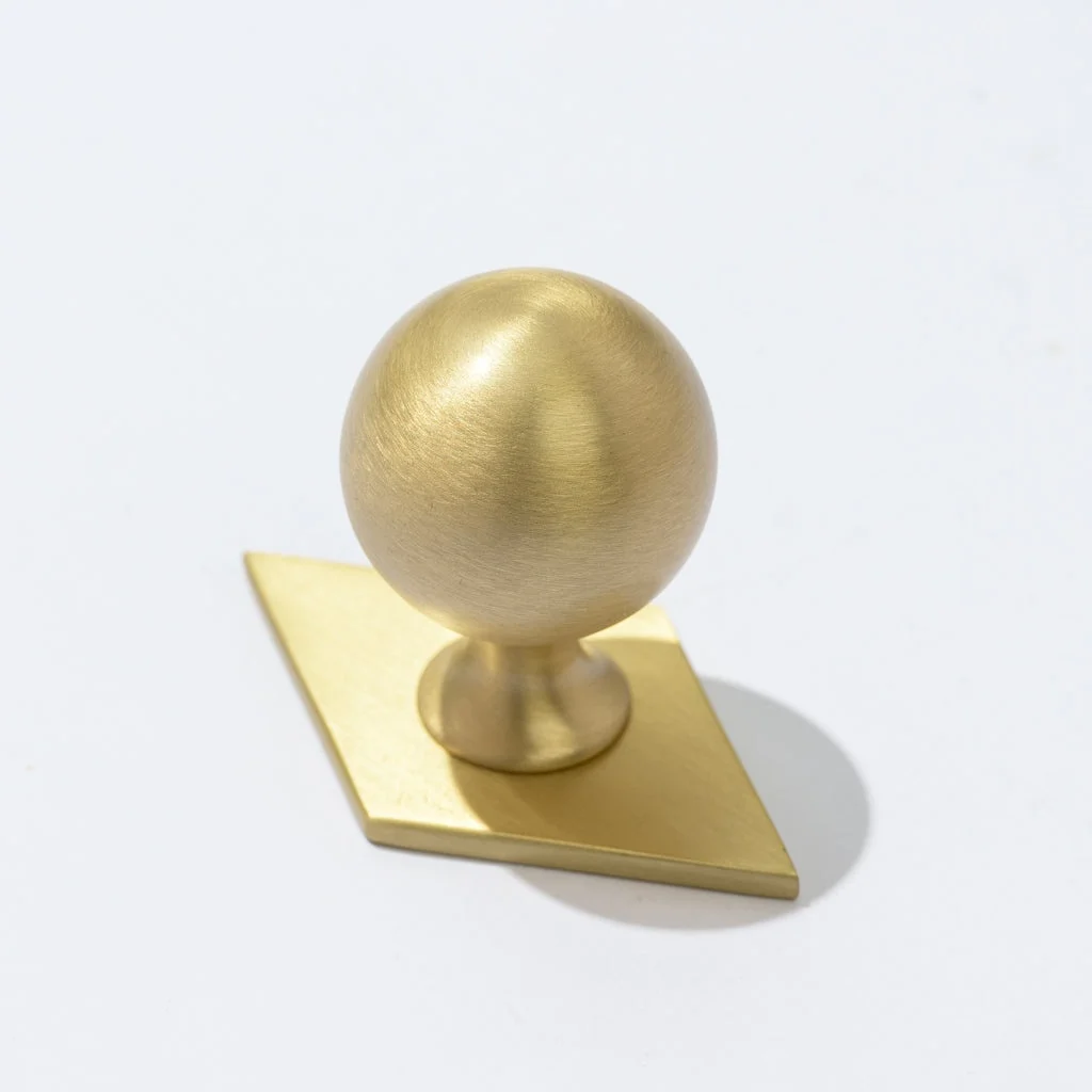 Tide Ball Knob And Rhombus Backplate - Satin Brass/polished Nickel