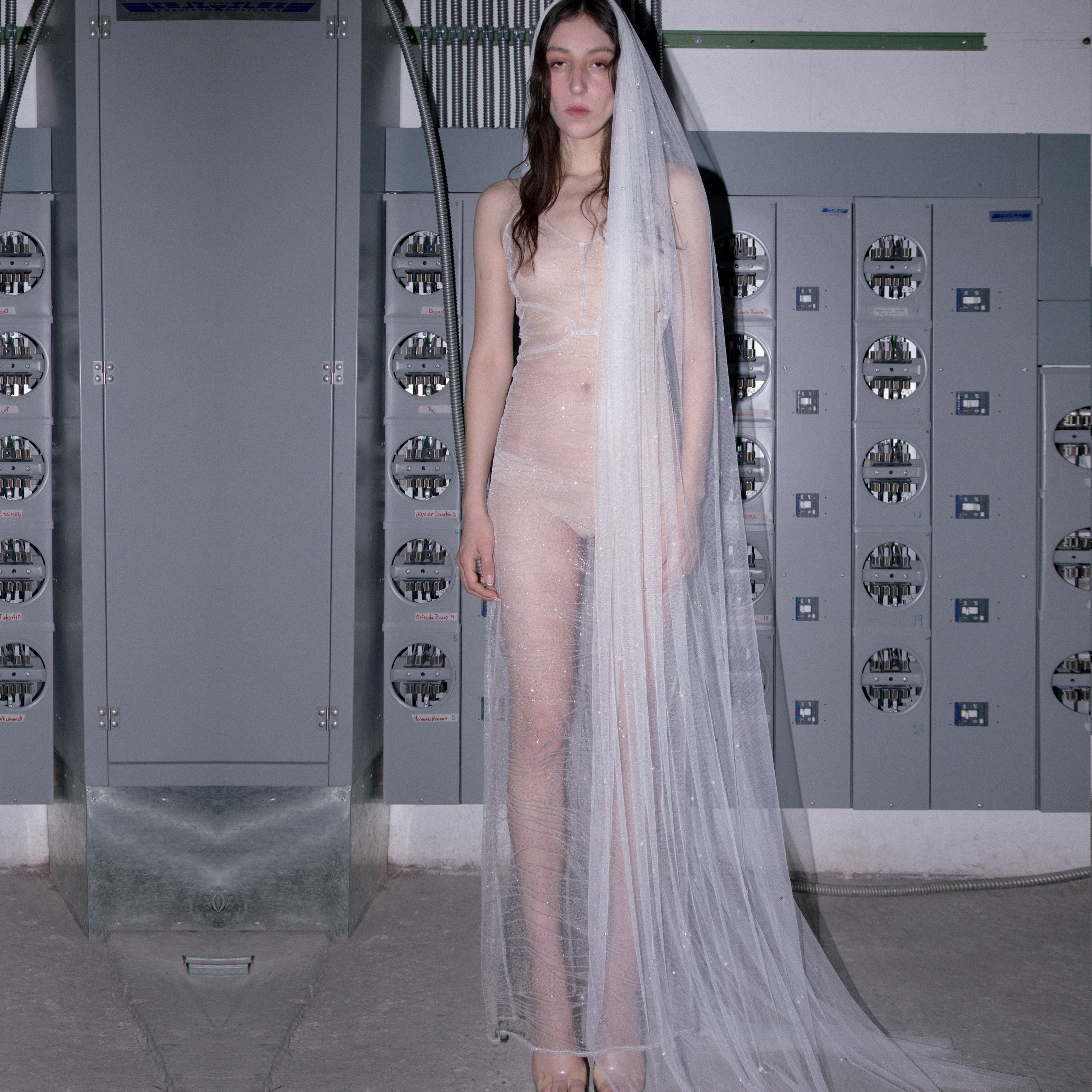 Pearls & Crystals - English Tulle/off-white/41" / 104 Cm Fingertip + 29" / 73 Cm Blusher